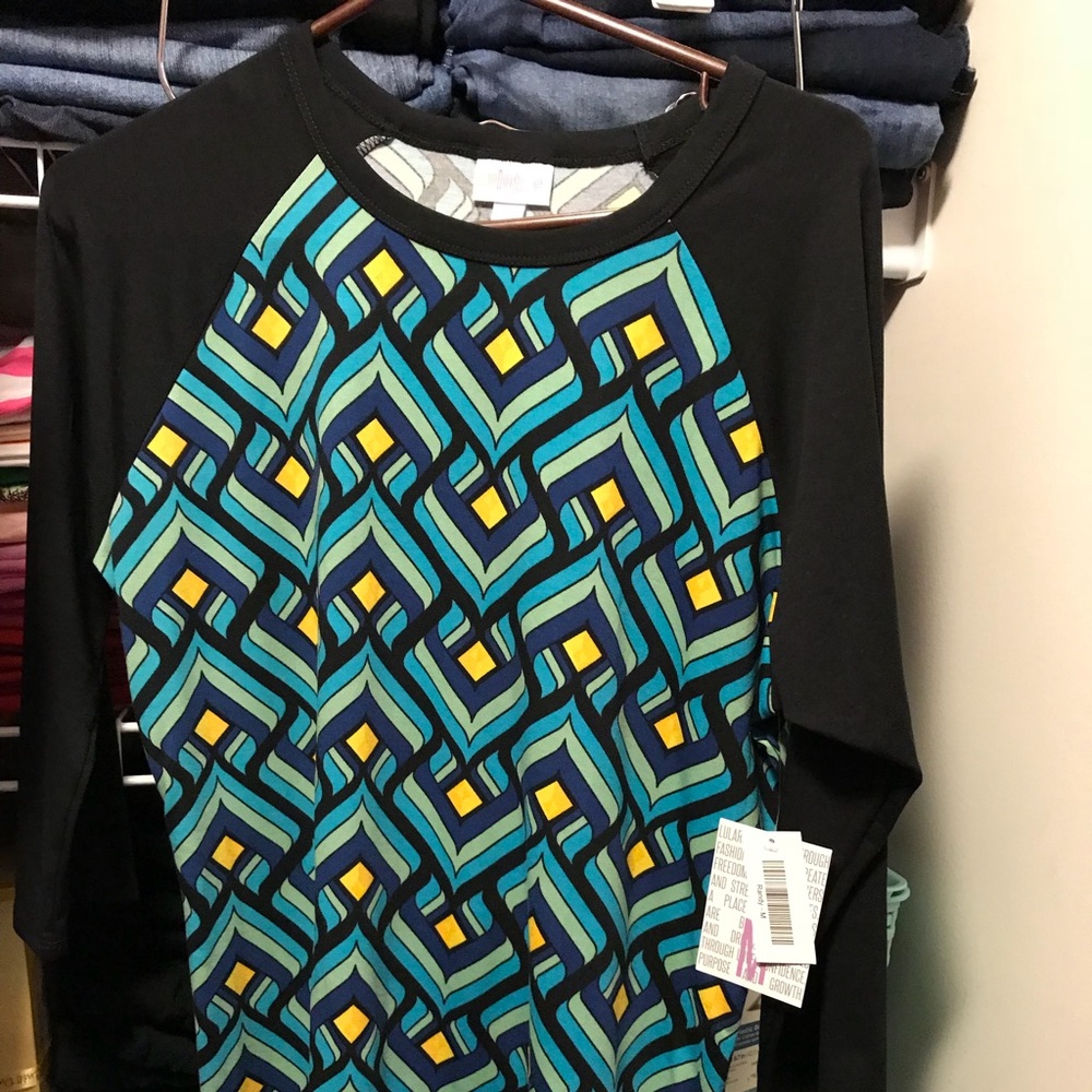 BNWT LuLaRoe Randy Tee